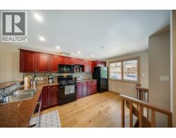 Full ensuite bathroom - 1003 Mountain View Road Unit# D, Rossland, BC V0G1Y0 Photo 8