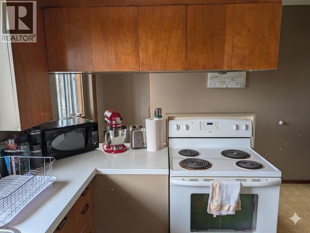 4612 50A Avenue - 10