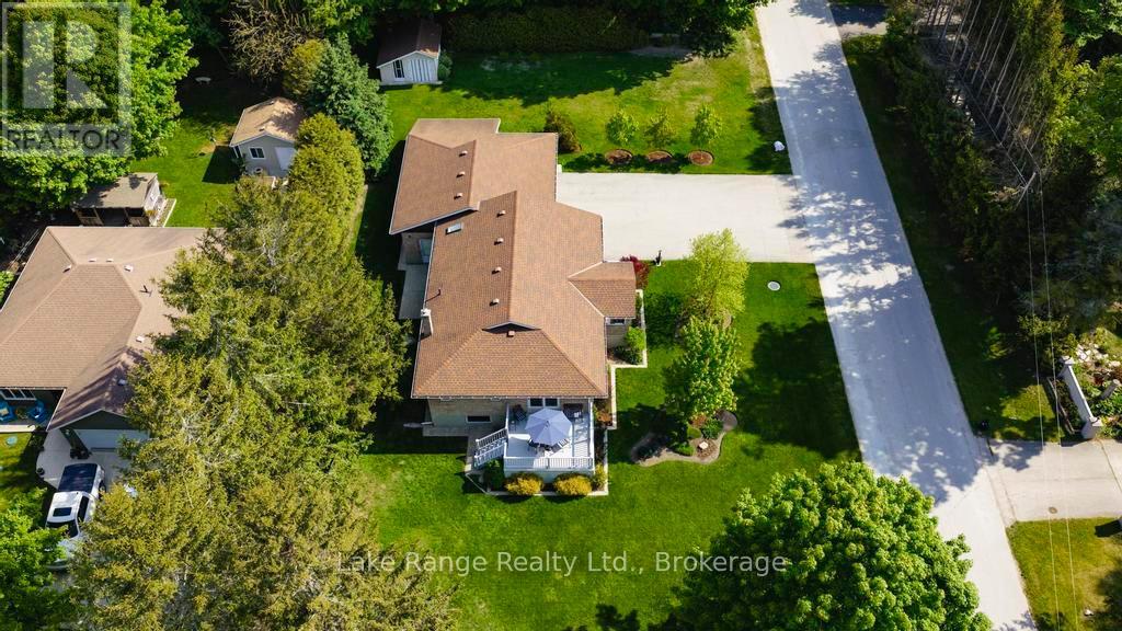 201 SHADYWOOD CRESCENT - 1