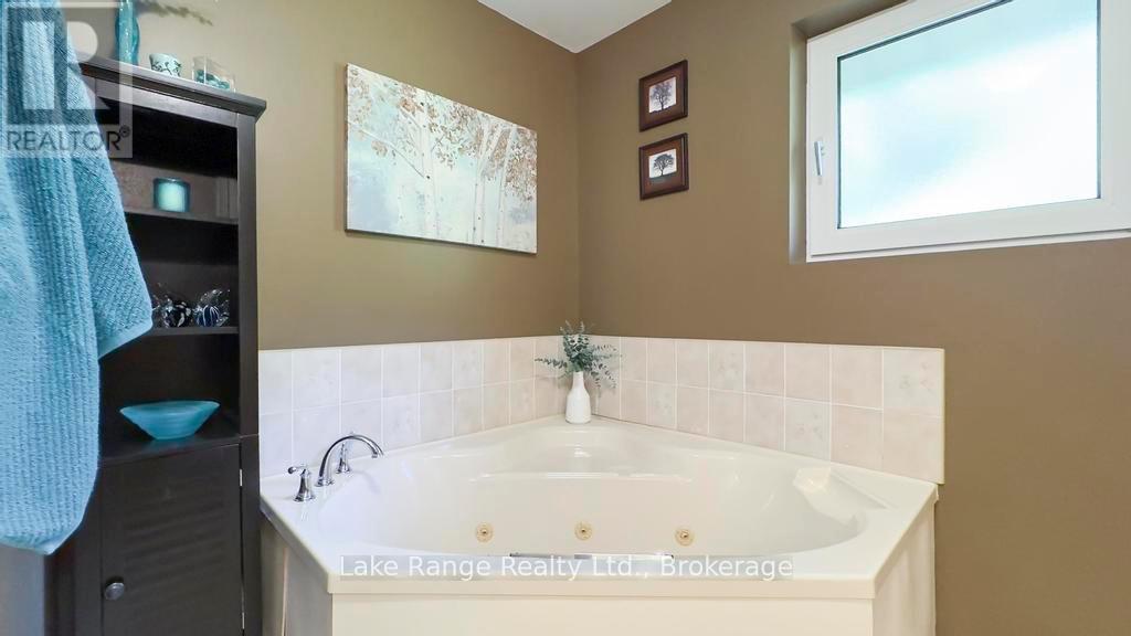 201 SHADYWOOD CRESCENT - 13