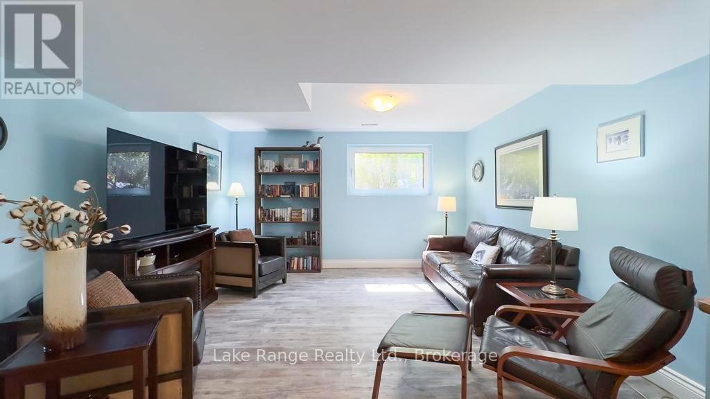 201 SHADYWOOD CRESCENT - 16