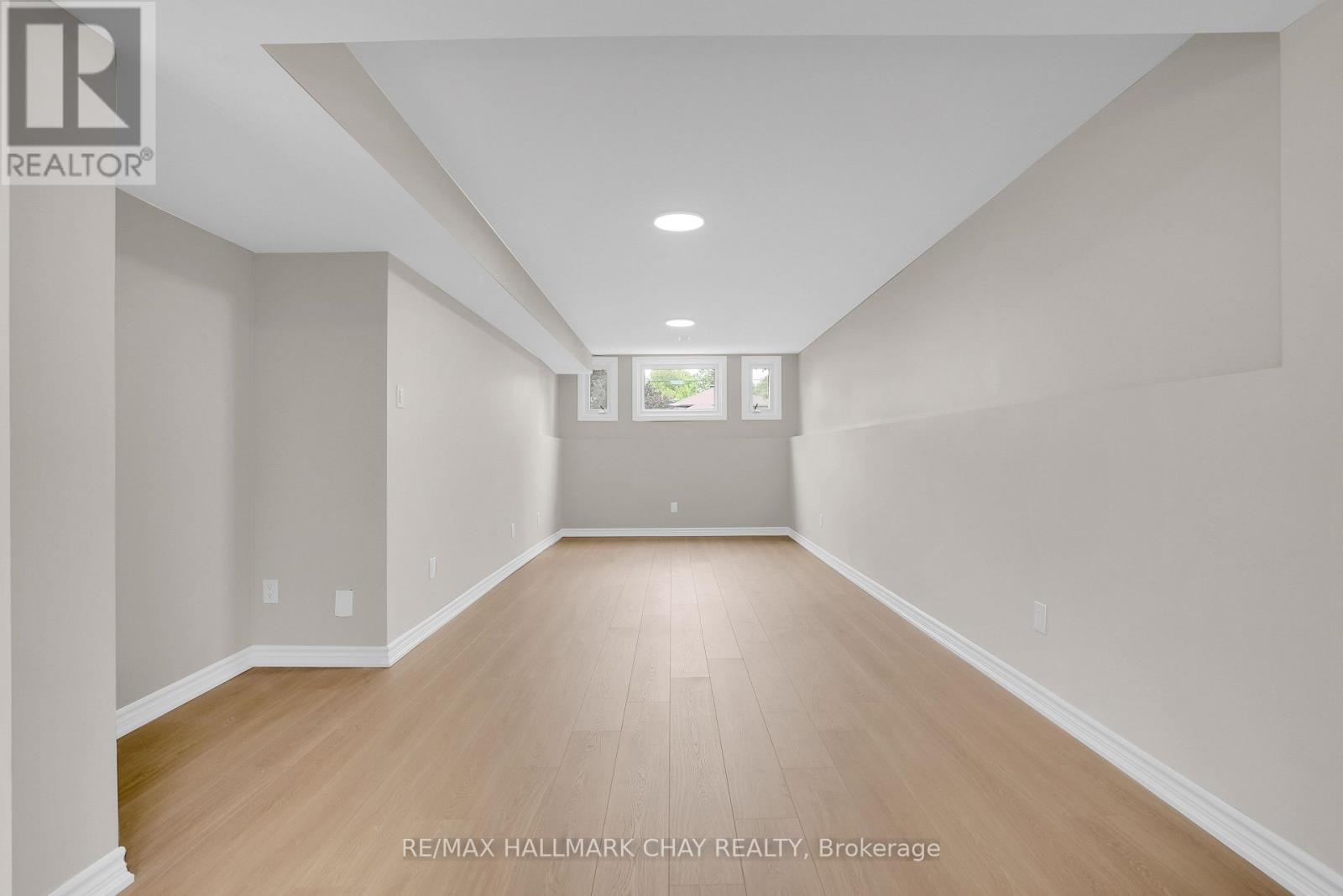 121 HURONIA ROAD - 27