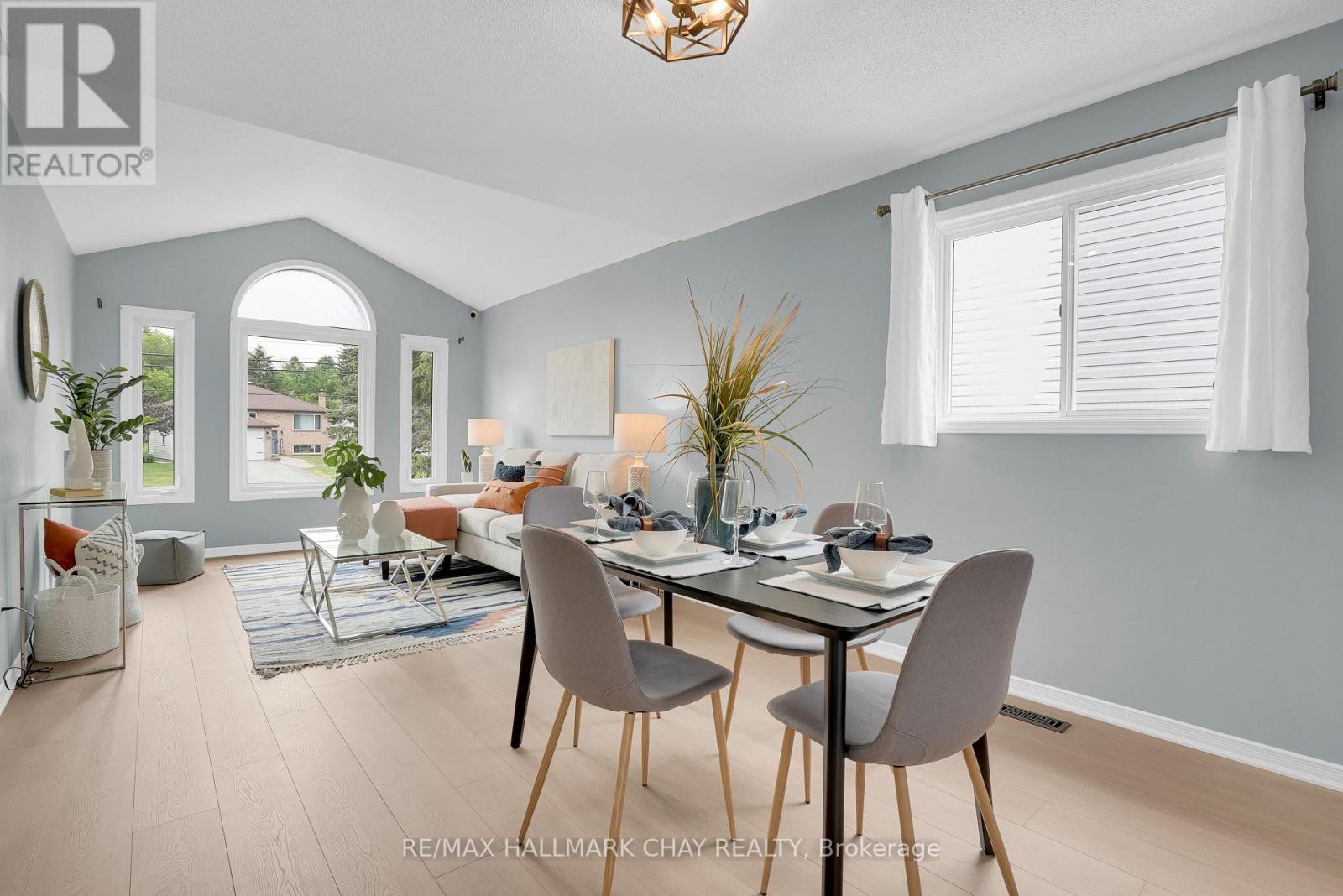 121 HURONIA ROAD - 4