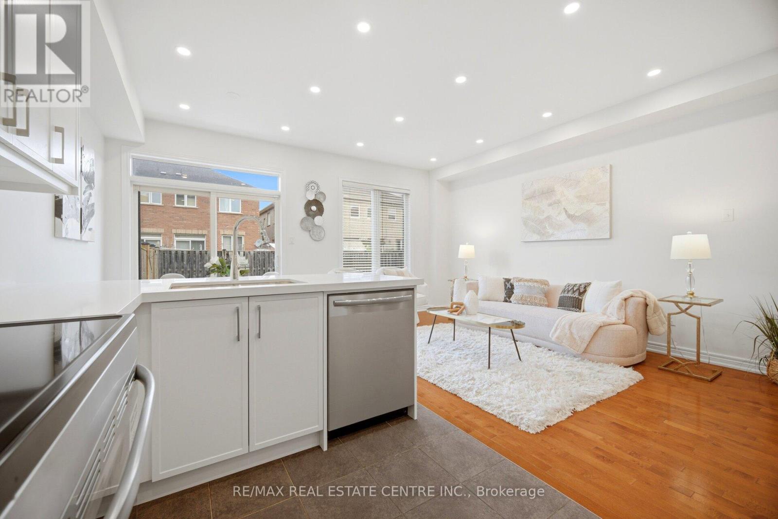 3085 DOYLE STREET - 17