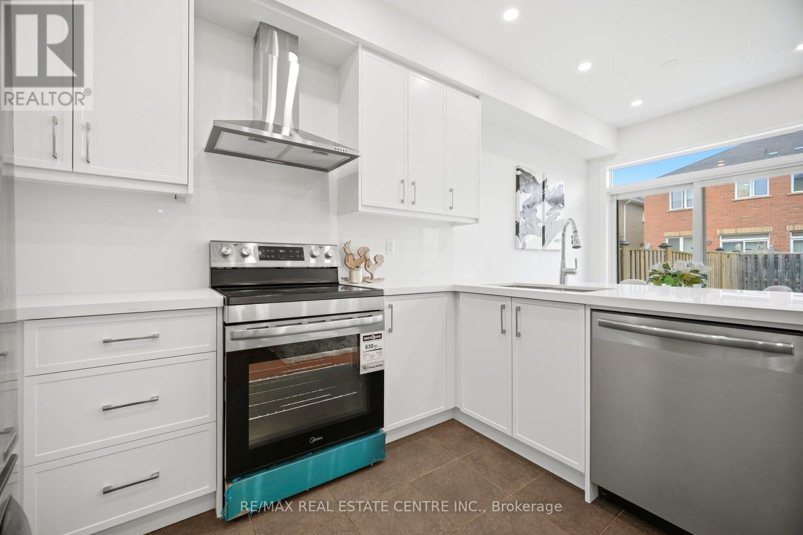 3085 DOYLE STREET - 15
