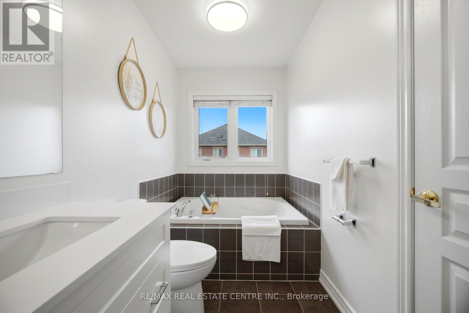3085 DOYLE STREET - 33
