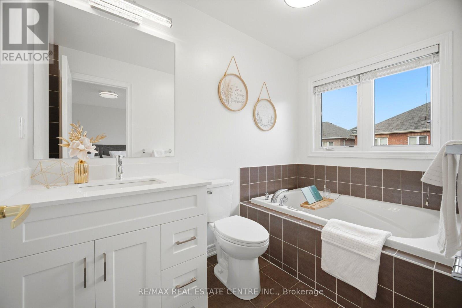3085 DOYLE STREET - 32