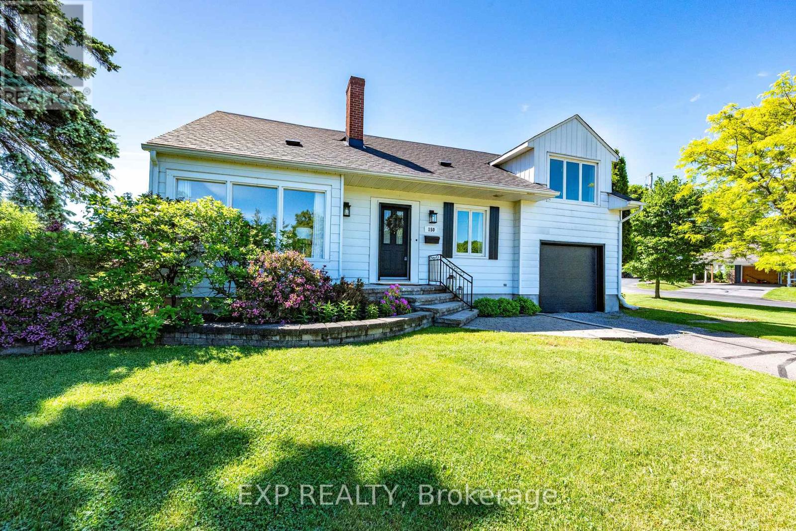 150 STEVENSON CRESCENT - 1