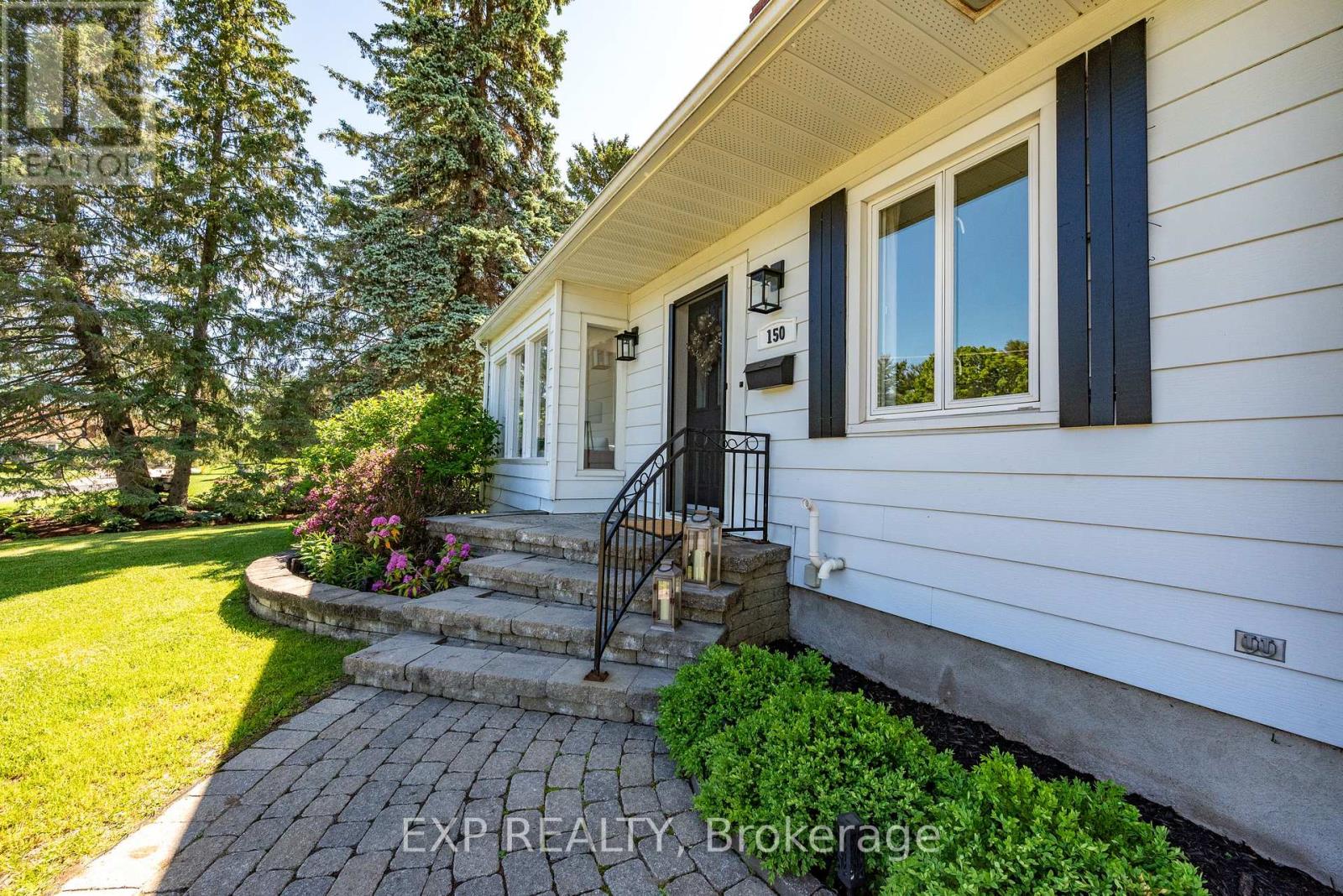 150 STEVENSON CRESCENT - 2