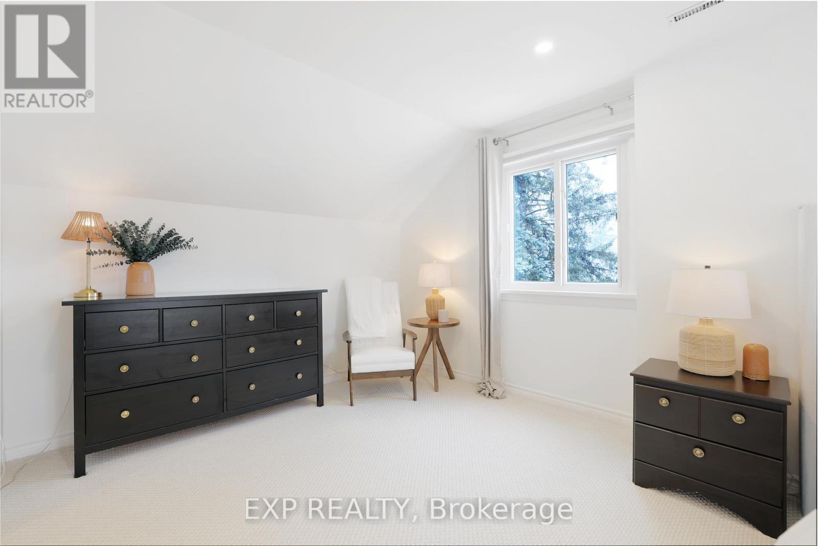 150 STEVENSON CRESCENT - 28