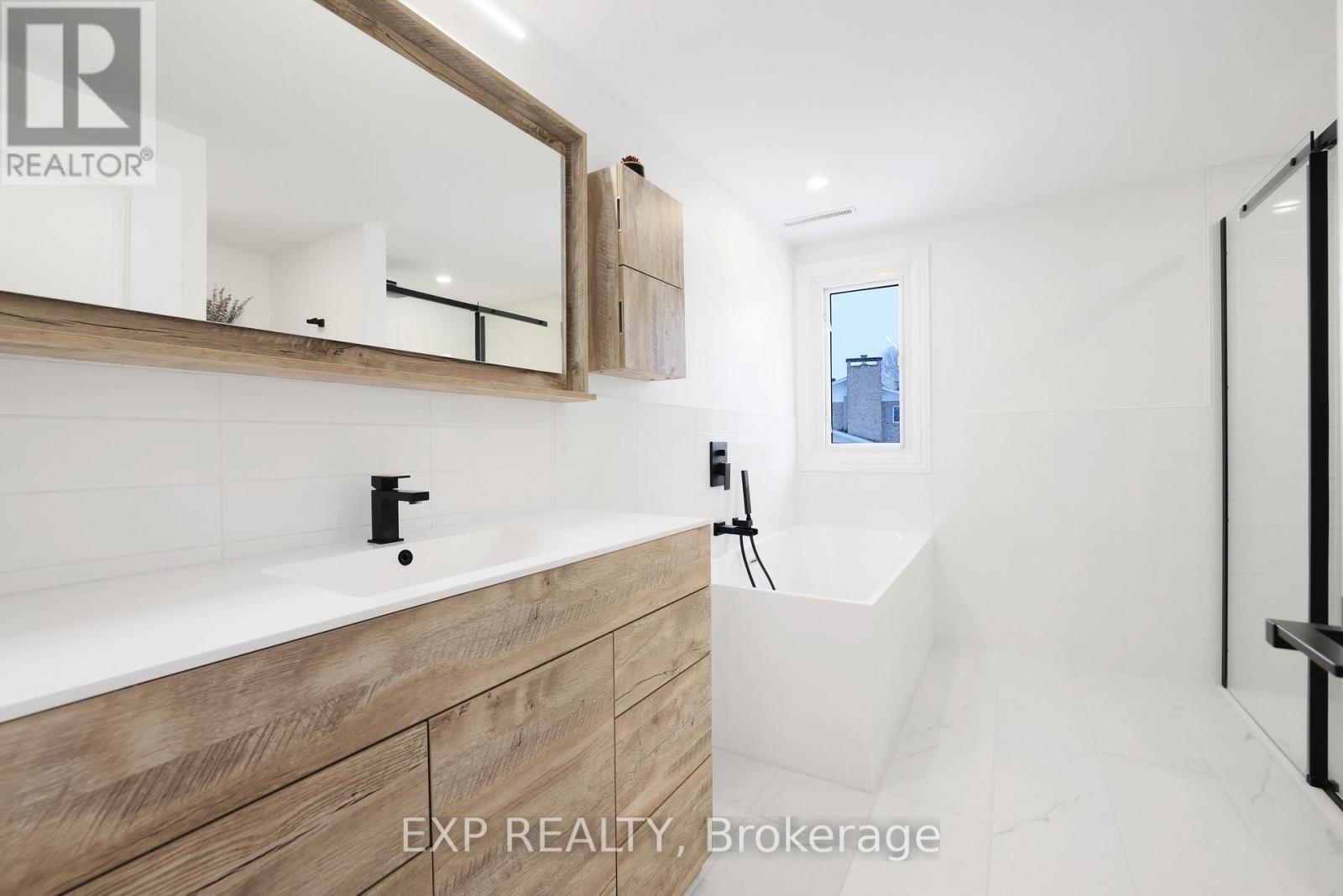 150 STEVENSON CRESCENT - 30