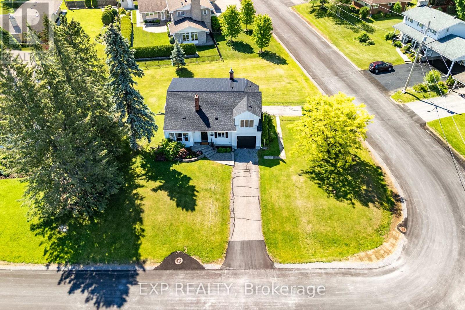 150 STEVENSON CRESCENT - 3