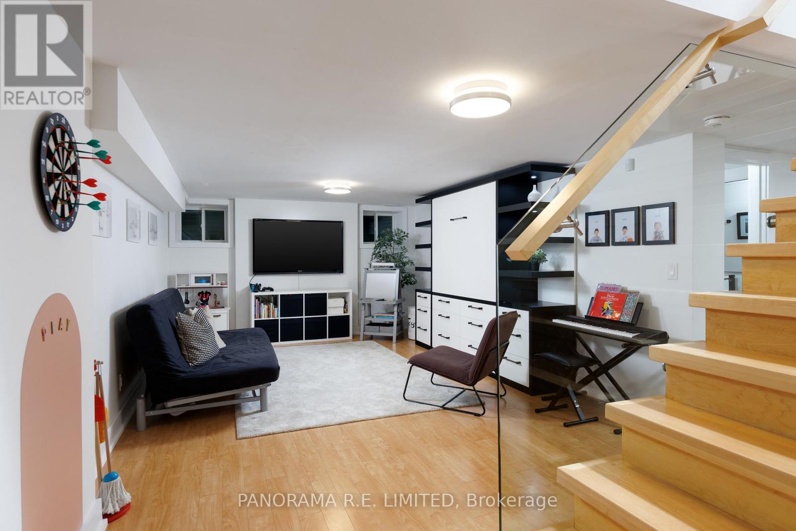 8 GREENFORD ROAD - Image 41