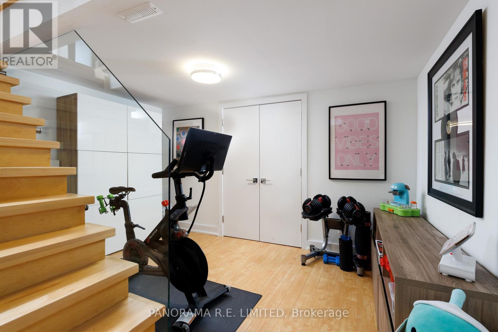 8 GREENFORD ROAD - Image 44
