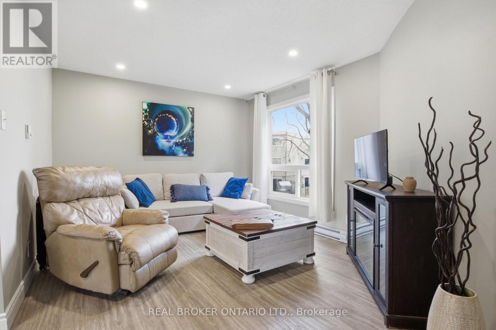 #46 60 ELMSDALE DRIVE - 16