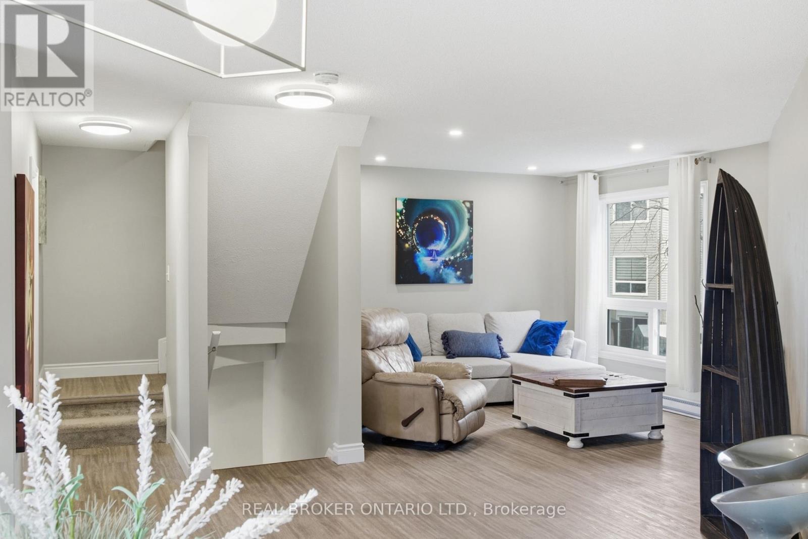 #46 60 ELMSDALE DRIVE - 19