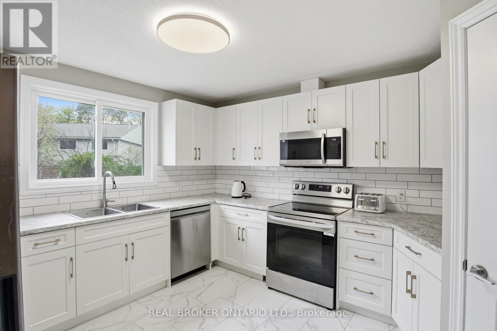 #46 60 ELMSDALE DRIVE - 20