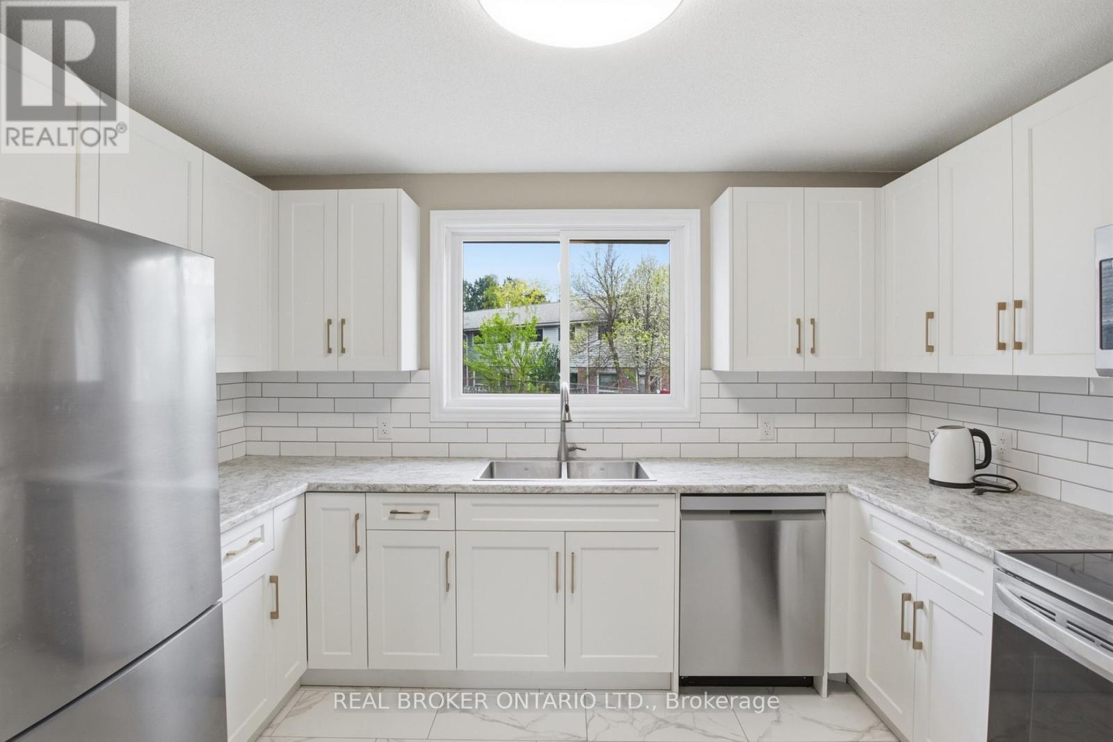 #46 60 ELMSDALE DRIVE - 21