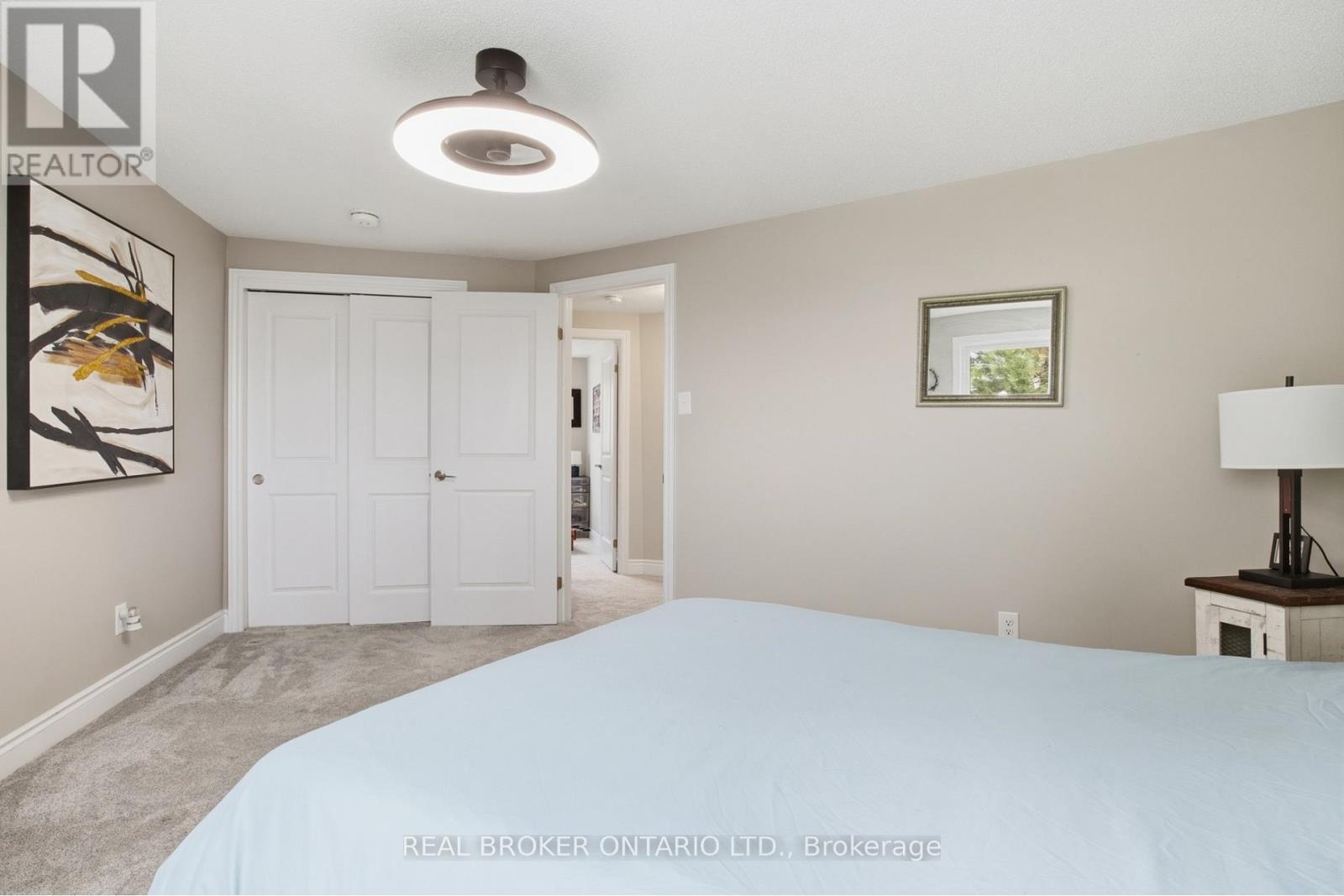 #46 60 ELMSDALE DRIVE - 32