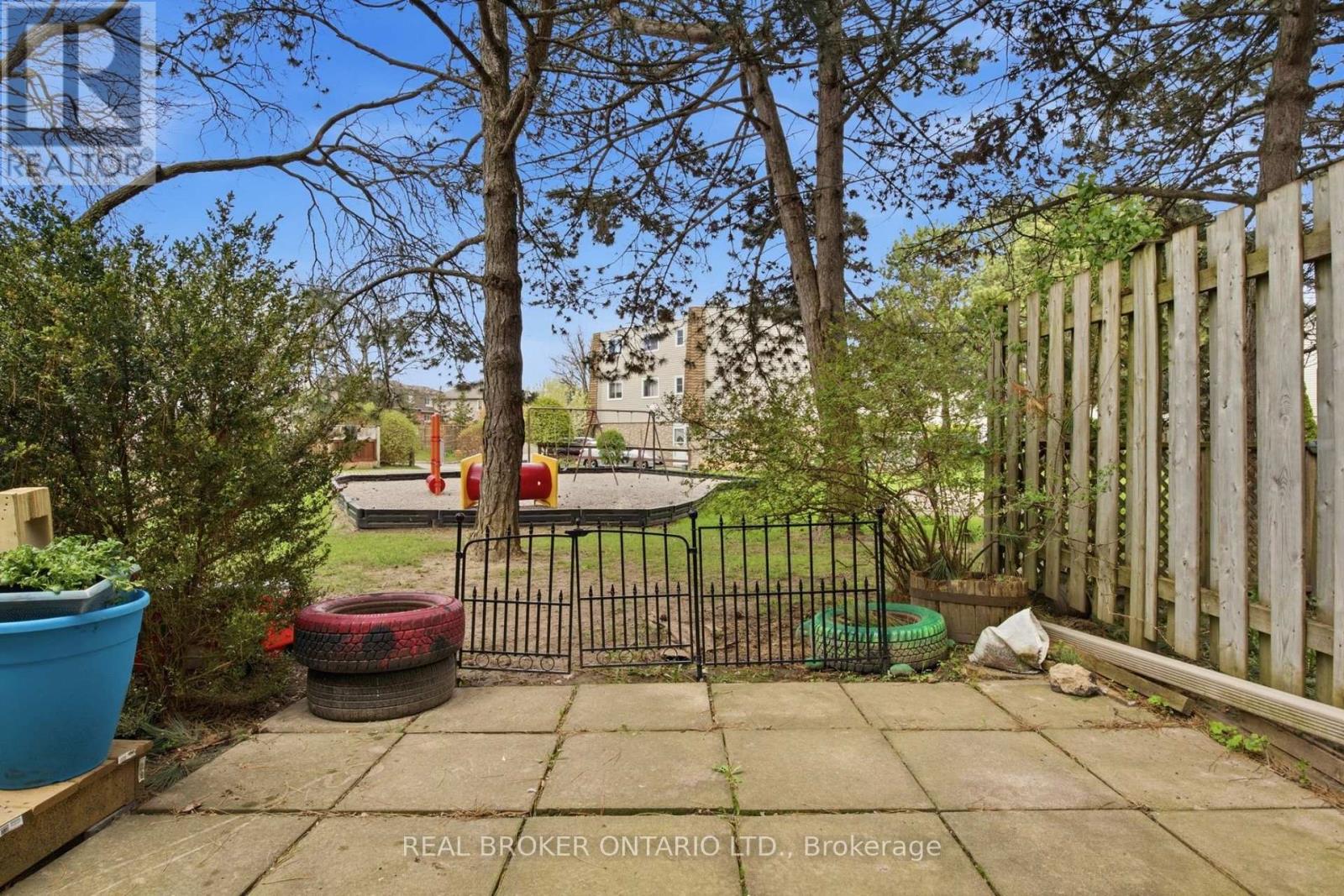 #46 60 ELMSDALE DRIVE - 36