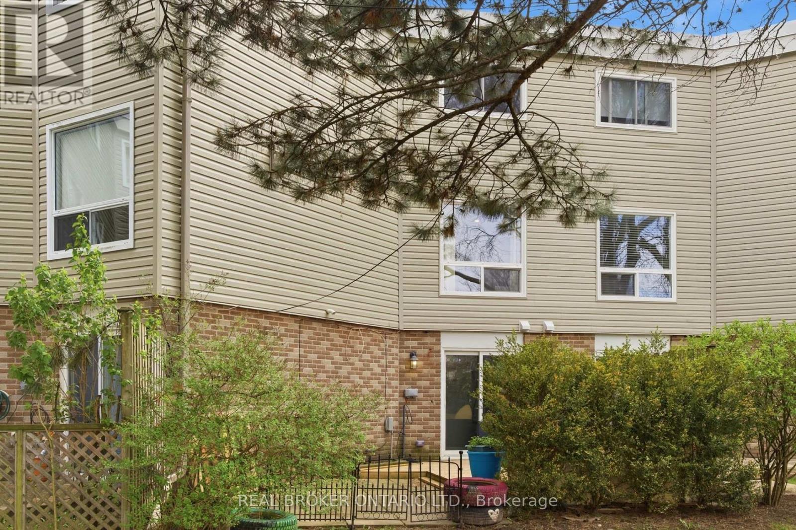 #46 60 ELMSDALE DRIVE - 39