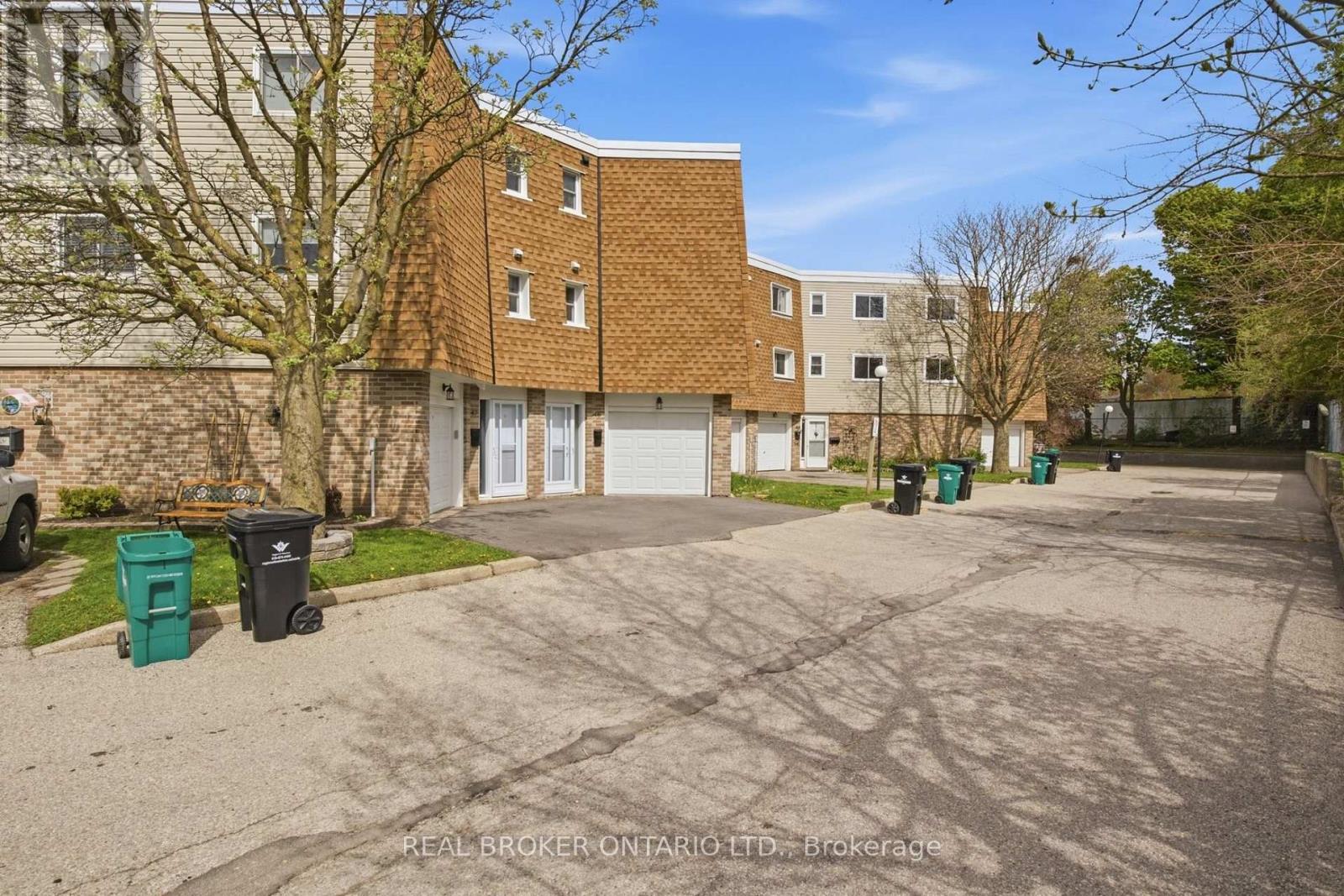 #46 60 ELMSDALE DRIVE - 4