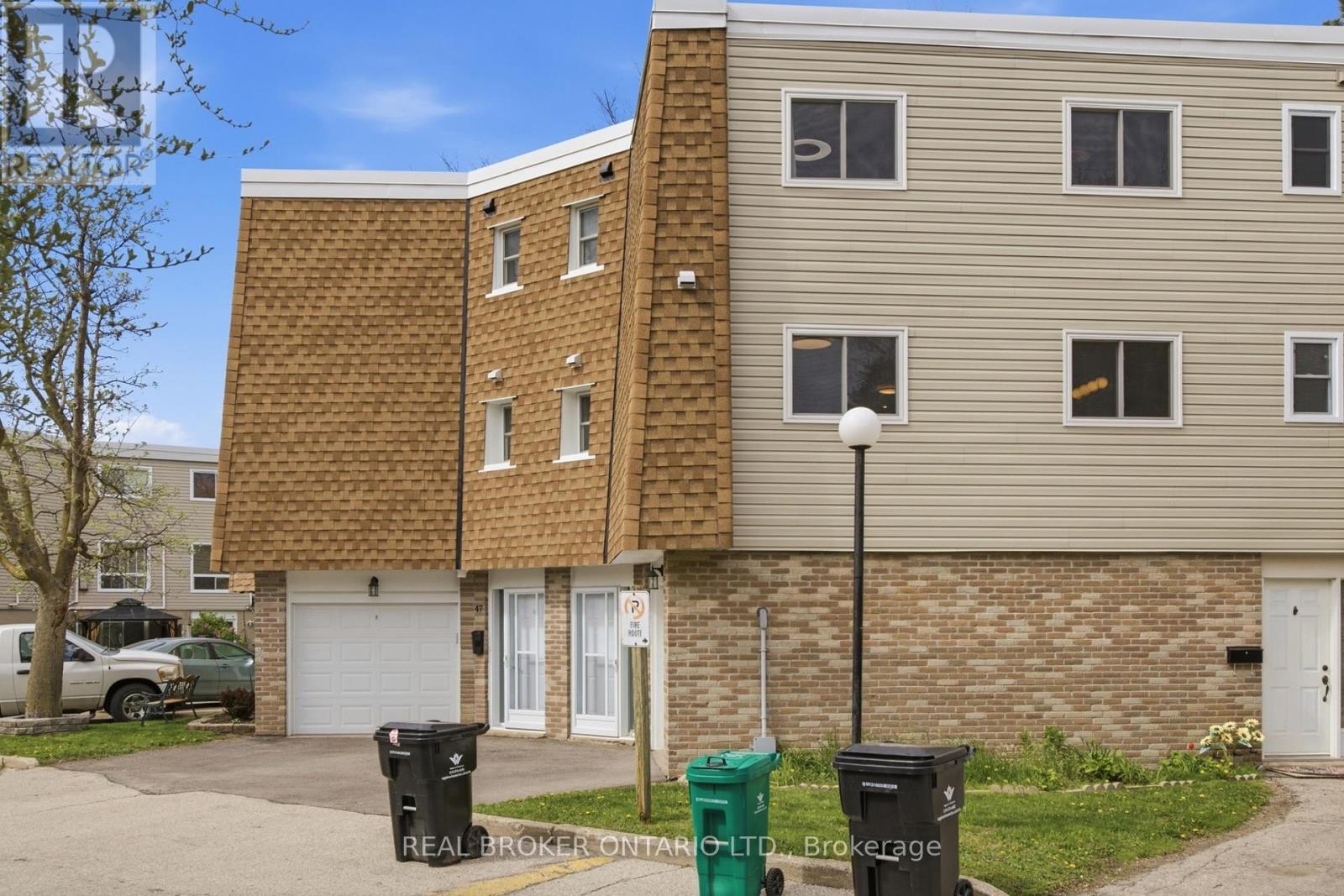 #46 60 ELMSDALE DRIVE - 5