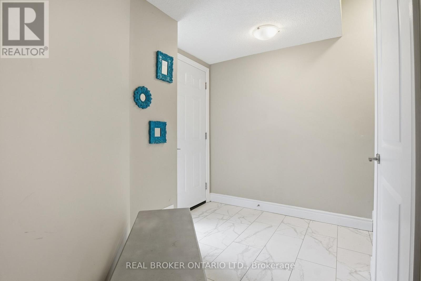 #46 60 ELMSDALE DRIVE - 8