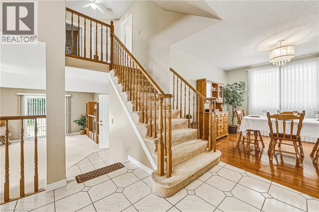 565 STONE CHURCH Road W - 14