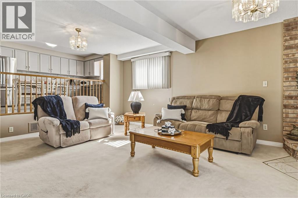565 STONE CHURCH Road W - 23