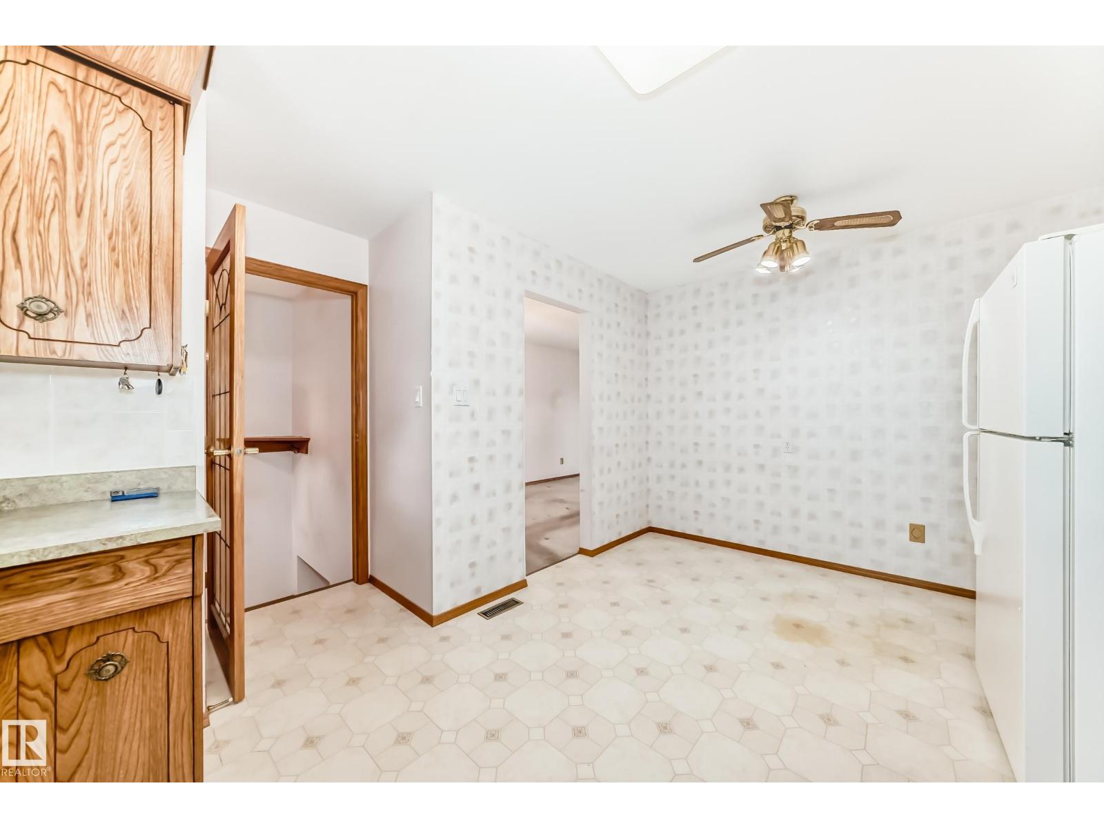 10411 36A AV NW - photo 4