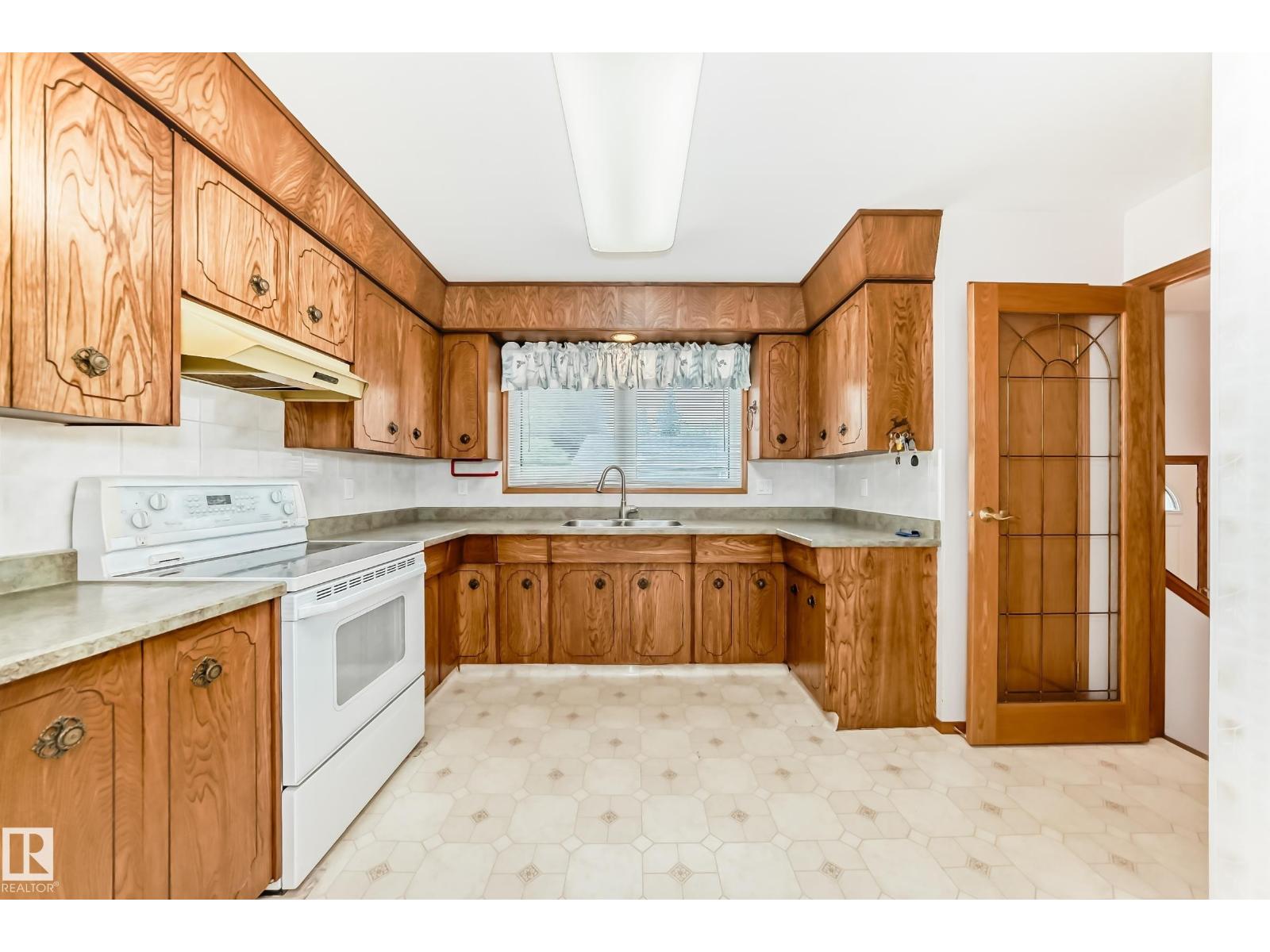 10411 36A AV NW - photo 2