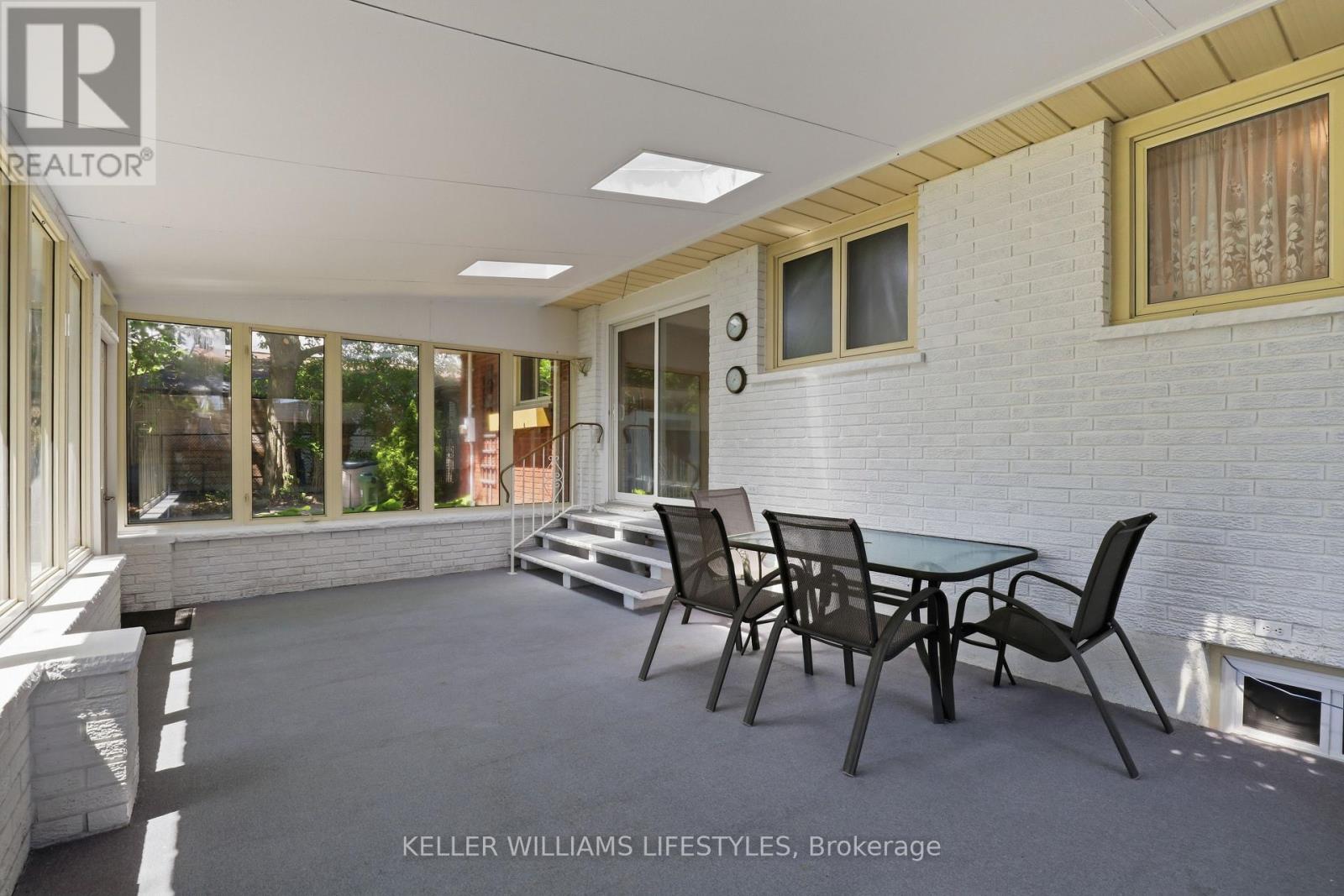 15 HAWKESBURY AVENUE - 19