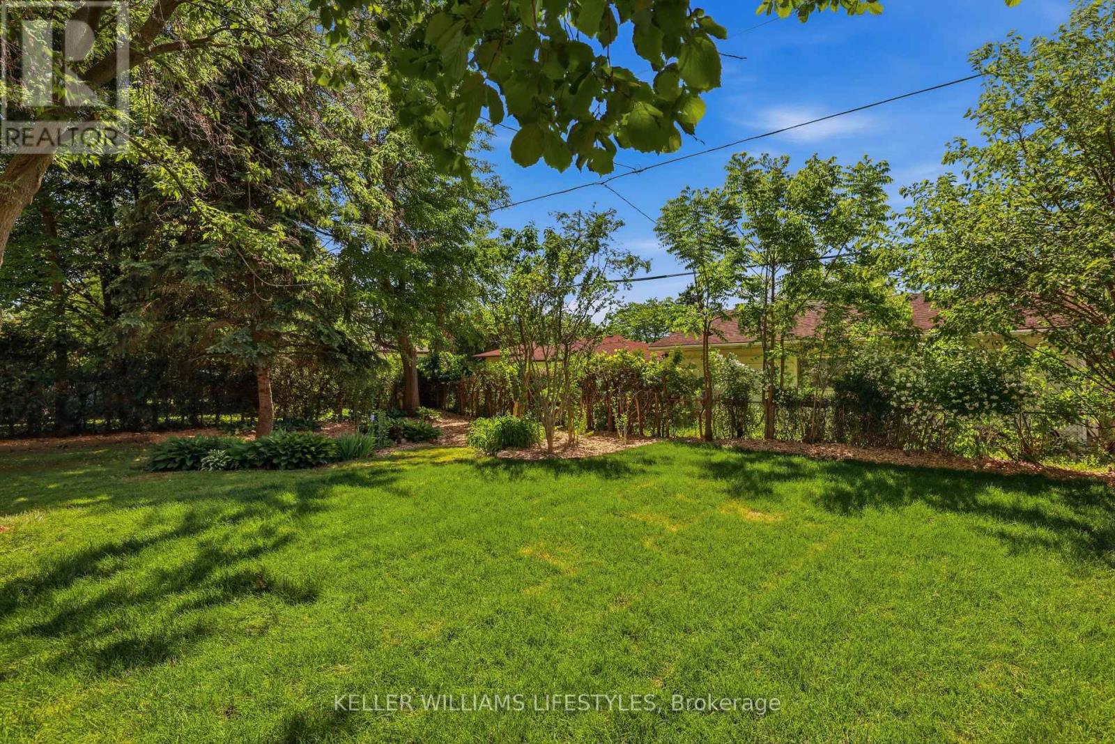 15 HAWKESBURY AVENUE - 31