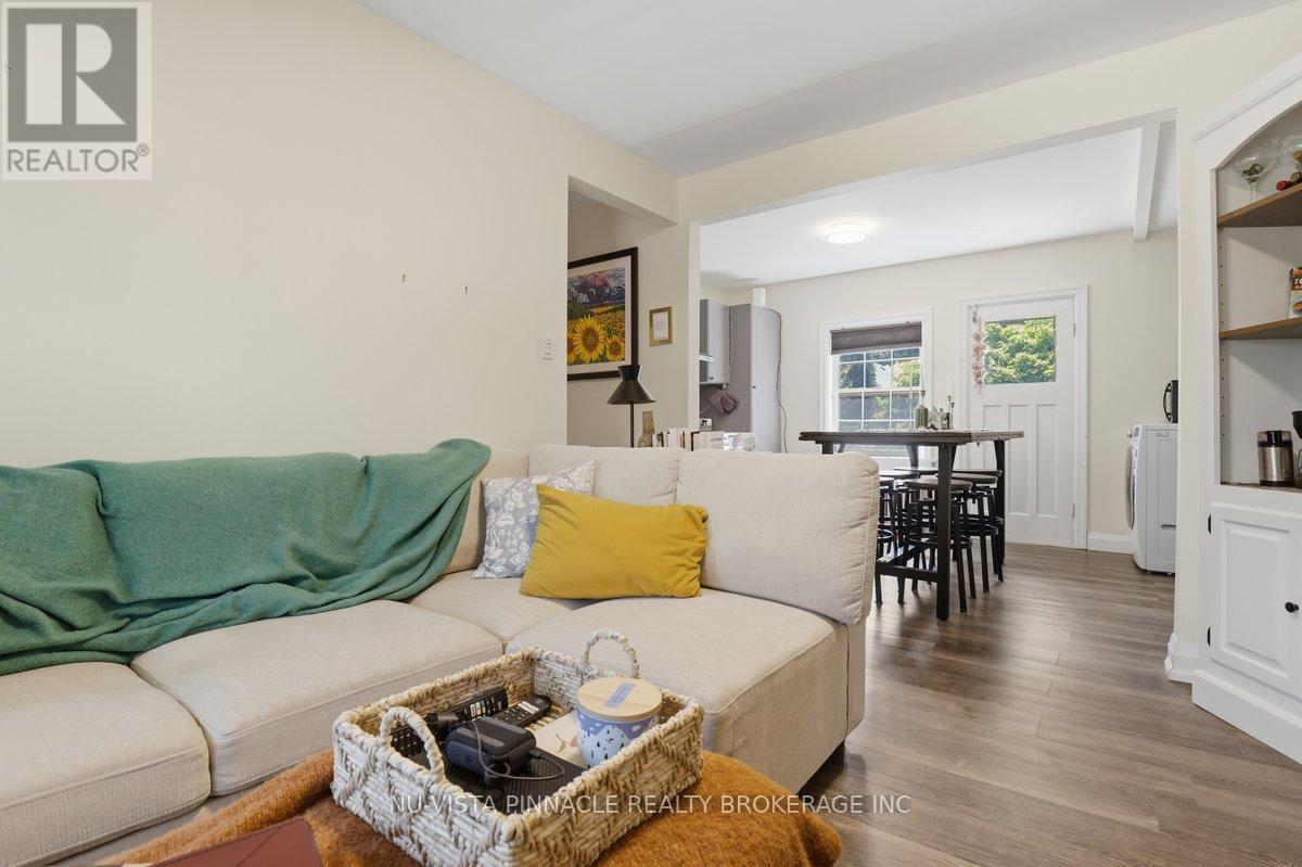 193 WATERLOO STREET - 32
