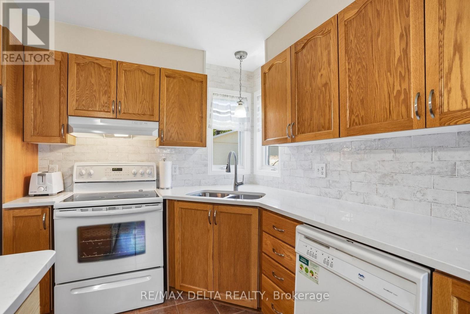 2733 SYLVAIN STREET - 11