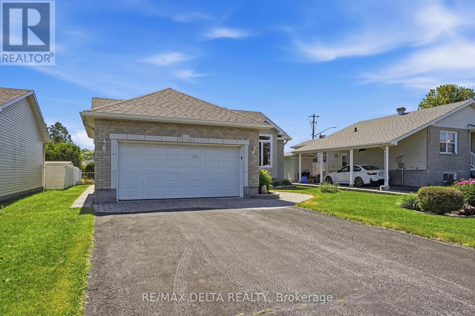 2733 SYLVAIN STREET - 3