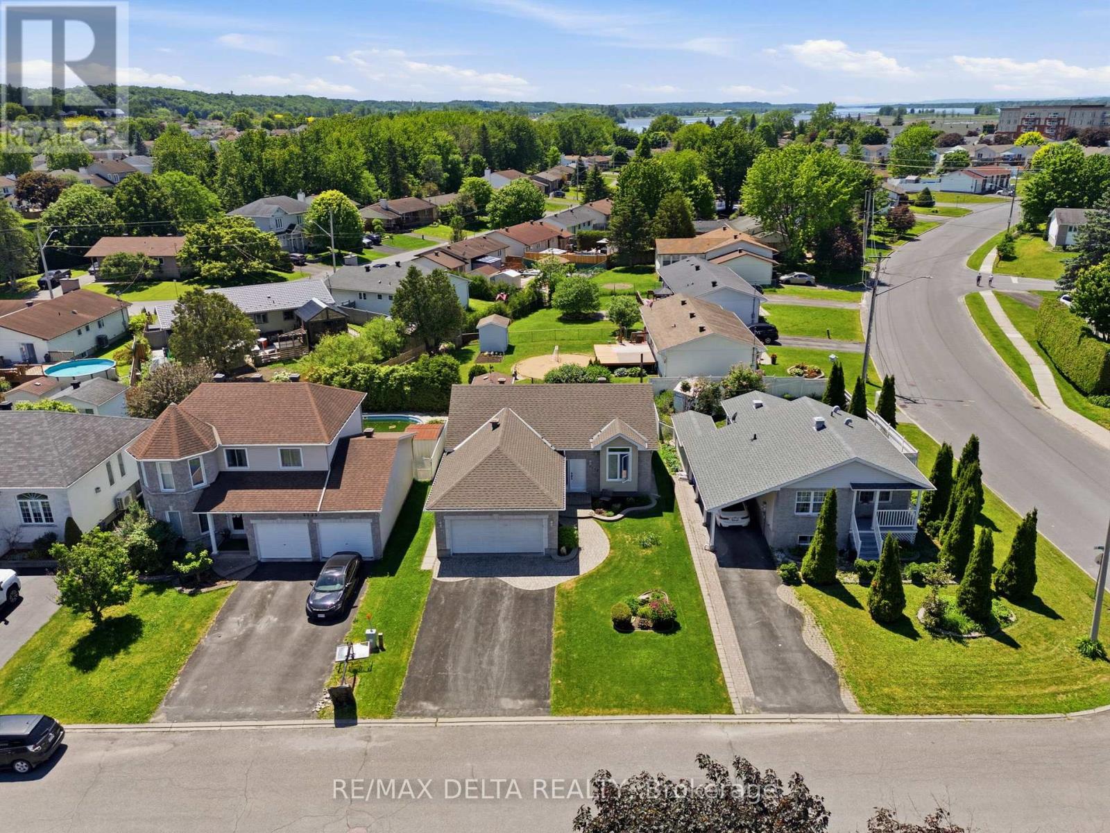 2733 SYLVAIN STREET - 33