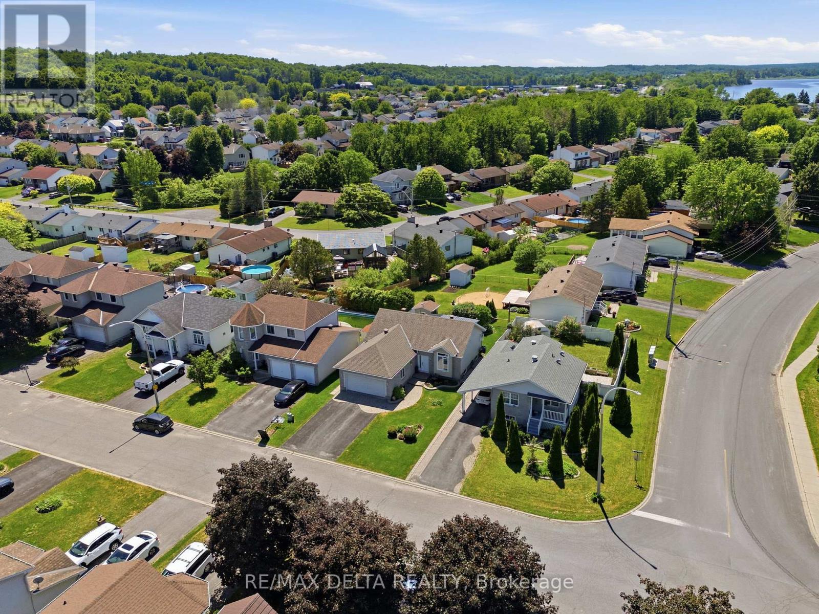 2733 SYLVAIN STREET - 34