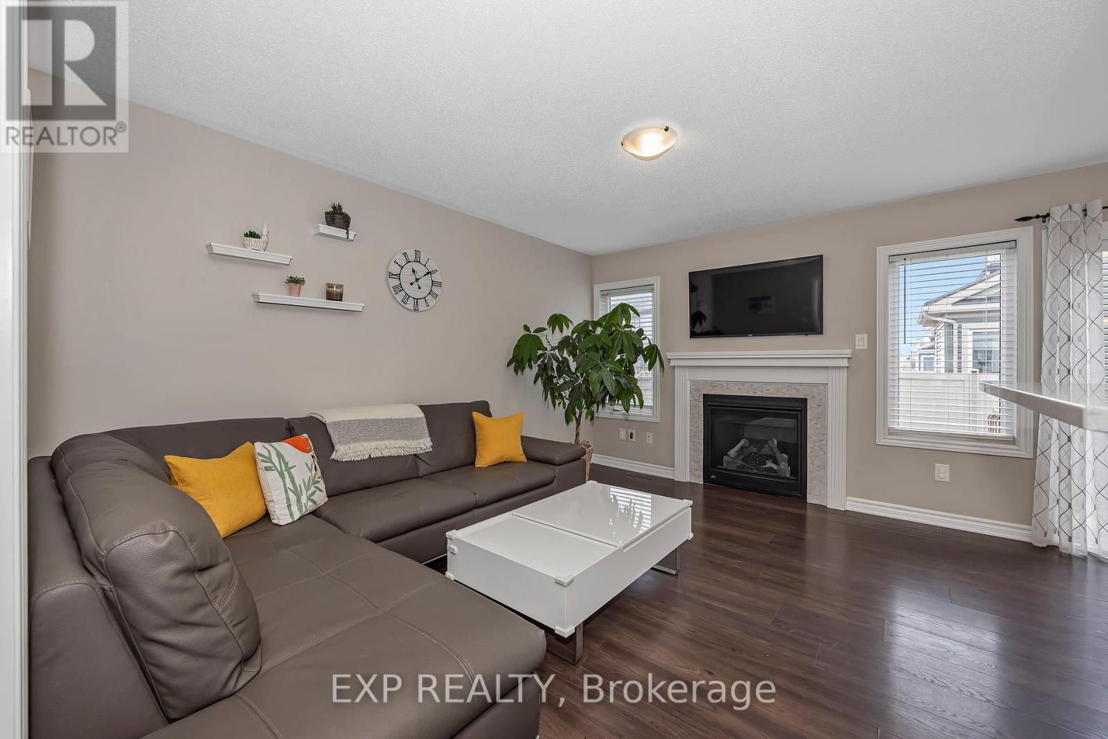 3 Bed, 3 Bath House for Sale in Ottawa – 104 CONIFER CREEK CIRCLE, Ottawa – MLS# X13424716 - Image 10