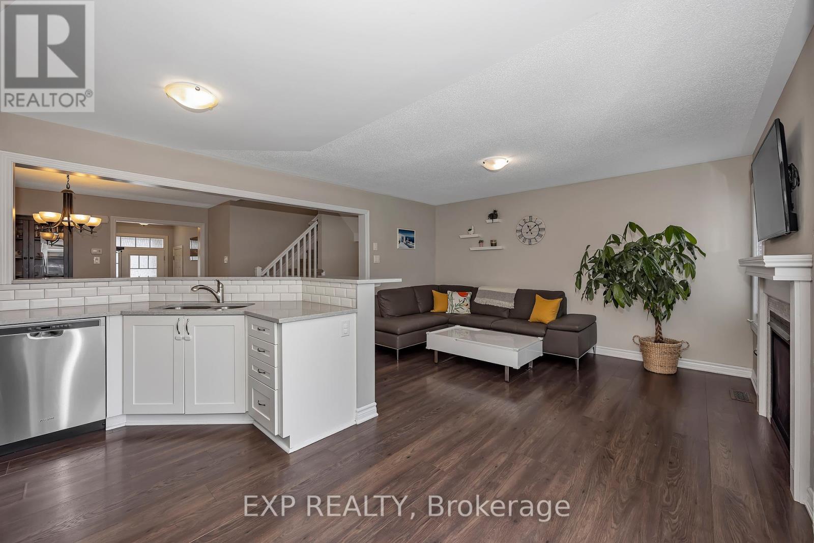 3 Bed, 3 Bath House for Sale in Ottawa – 104 CONIFER CREEK CIRCLE, Ottawa – MLS# X13424716 - Image 9