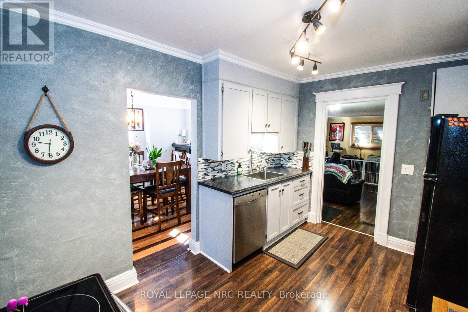 116 LOWELL AVENUE - 21