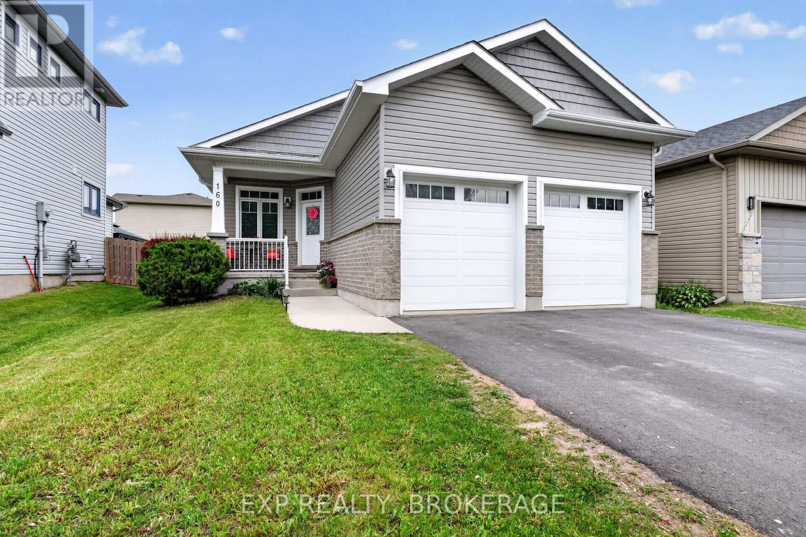 160 MCDONOUGH CRESCENT - 2