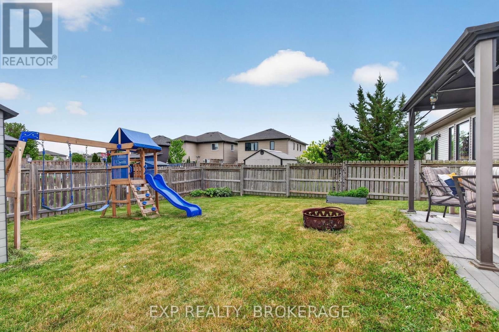 160 MCDONOUGH CRESCENT - 32