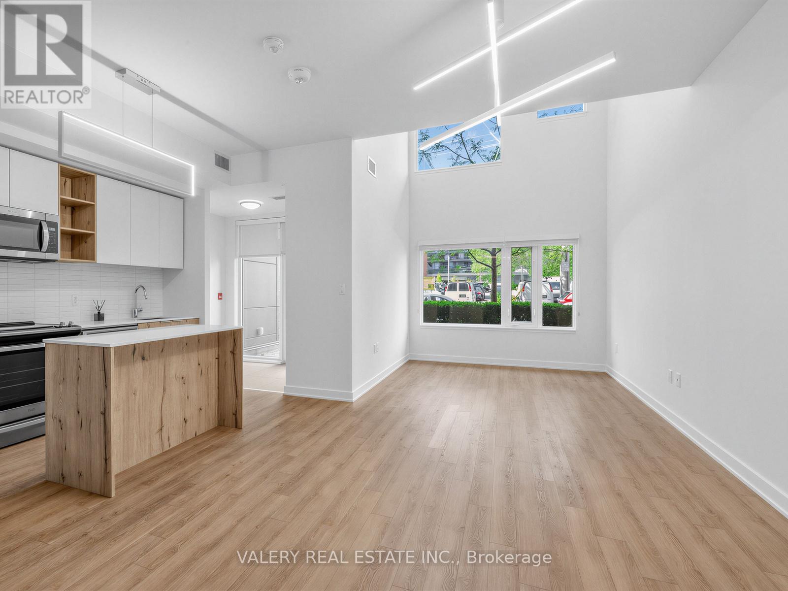 Kitchen/Living( First Floor)