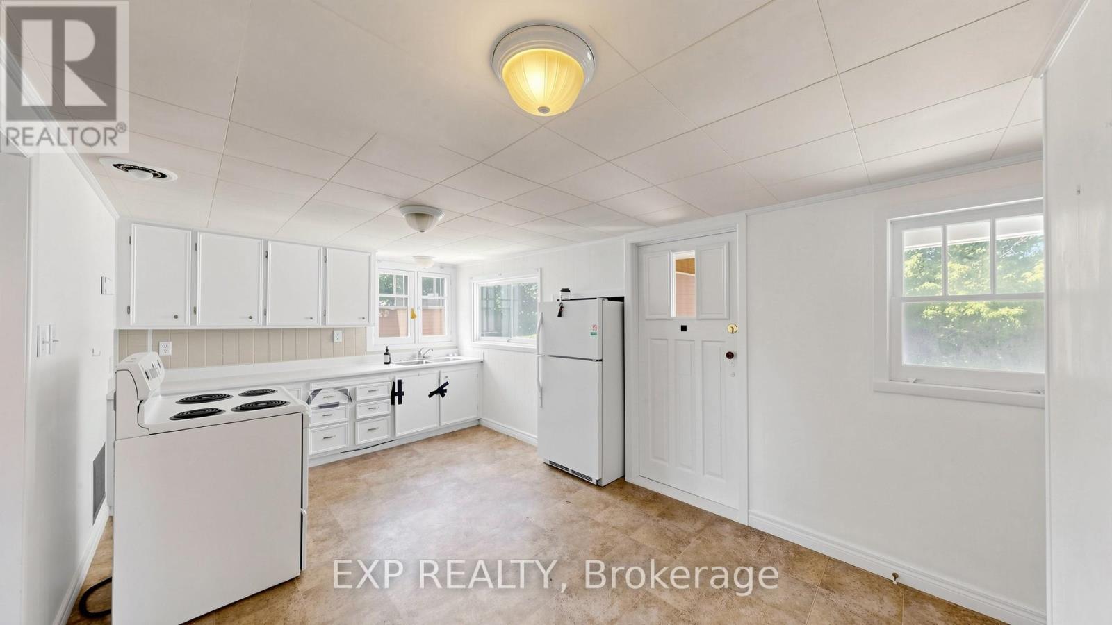 546 PARK ROAD S - 10