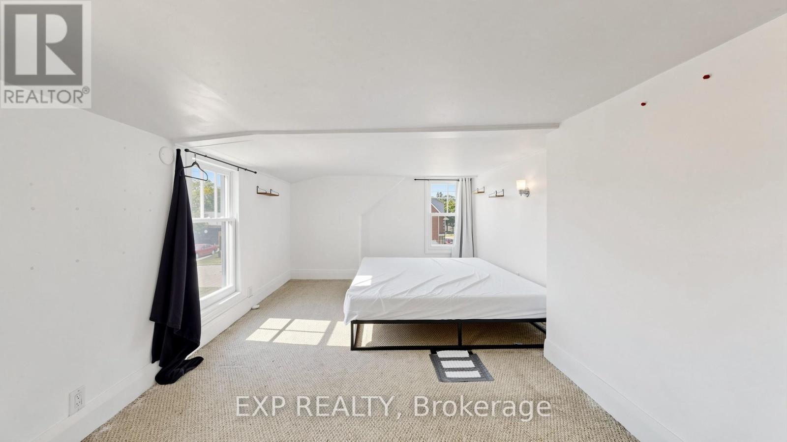 546 PARK ROAD S - 16