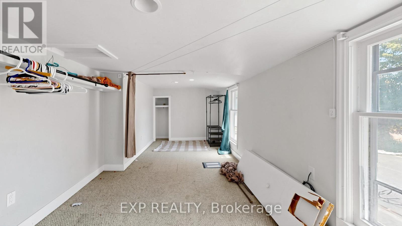 546 PARK ROAD S - 17