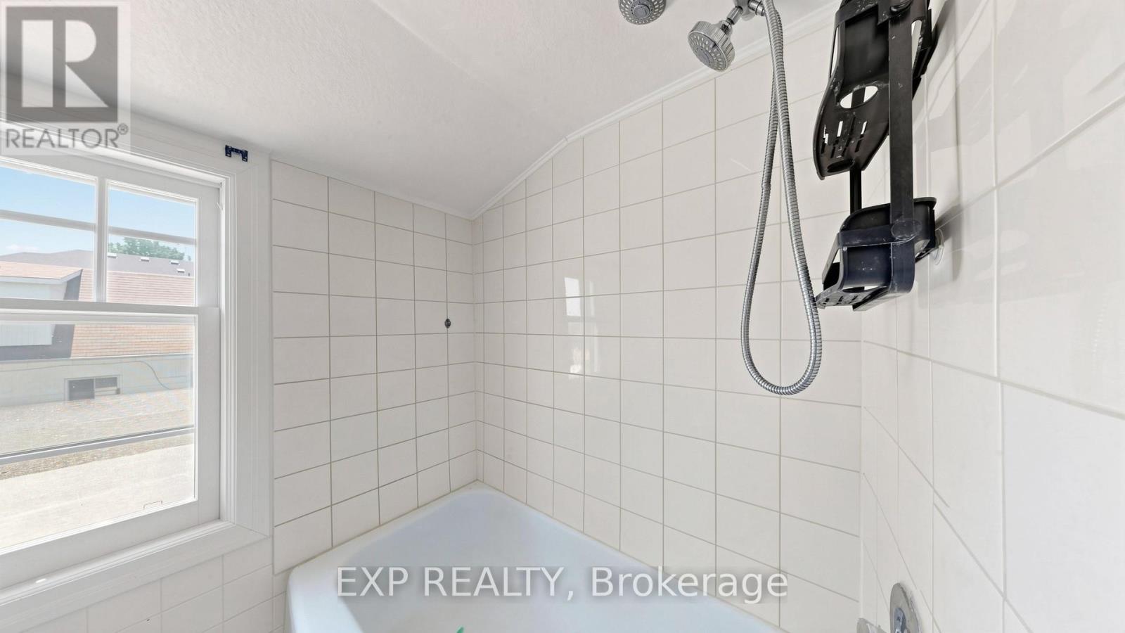 546 PARK ROAD S - 20