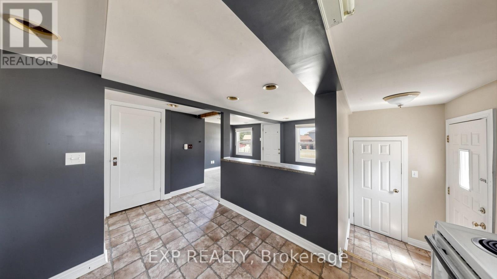 546 PARK ROAD S - 25